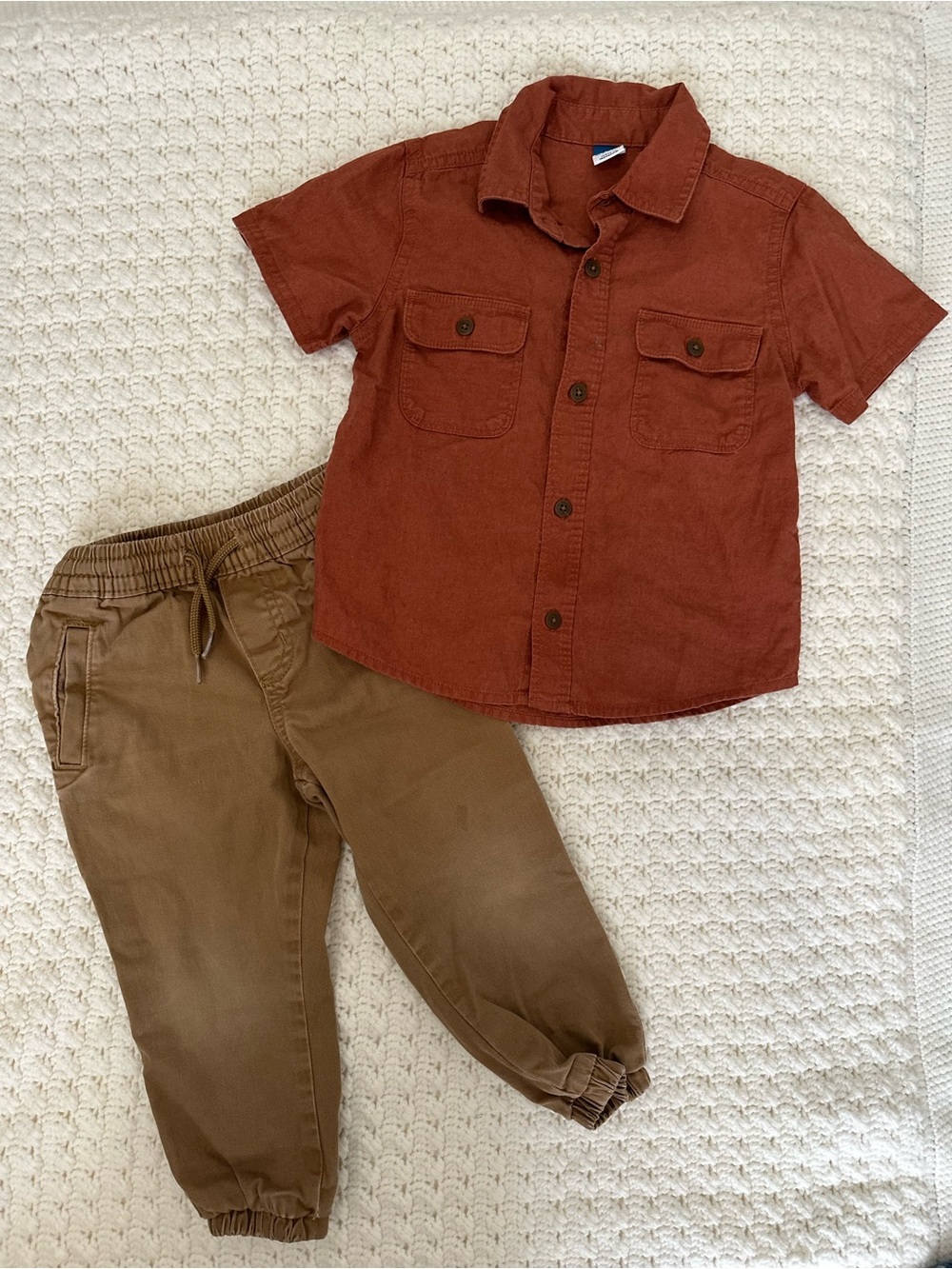 Old Navy 2T Toddler Kid’s Rust Short-Sleeve Linen Button Shirt & Tan Jogger Set